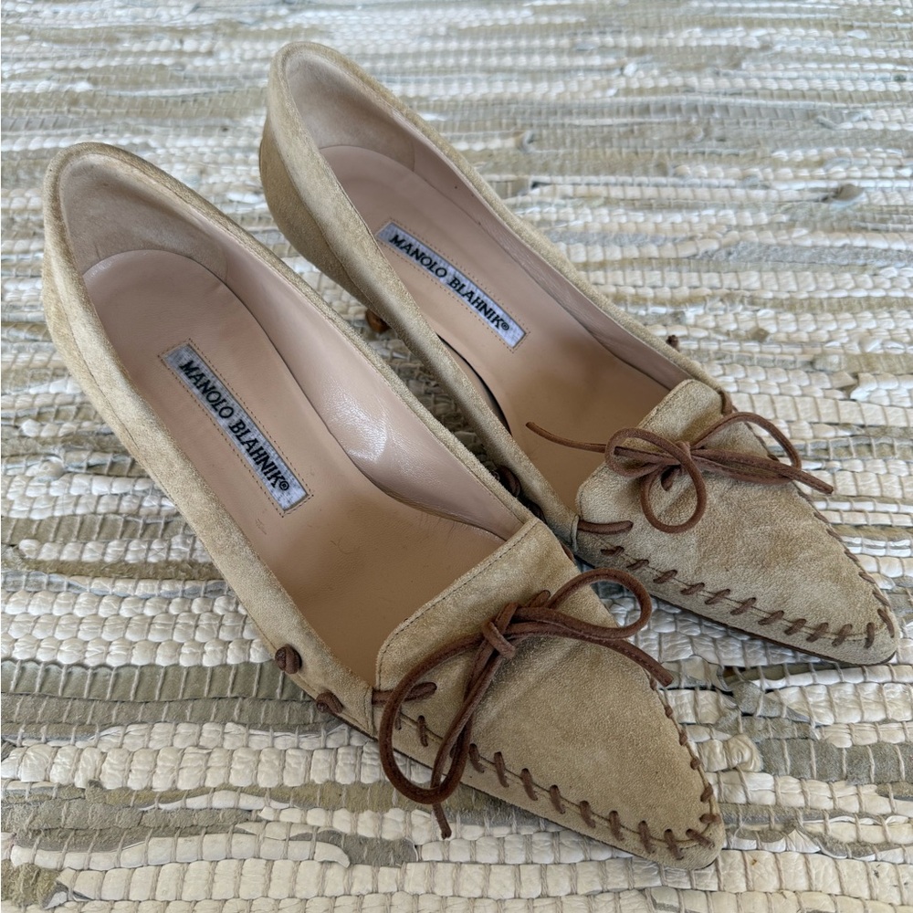 Manolo Blahnik Beige Suede Low Heels